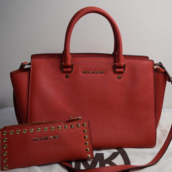 Michael Kors Sheila medium Handbag, red with matching wallet - Picture 9 of 15
